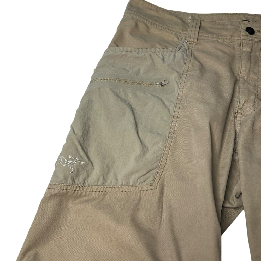 Arc'teryx Adventus Cargo Shorts Tan Beige Hiking Technical Utility Mens 34 - Picture 8 of 13